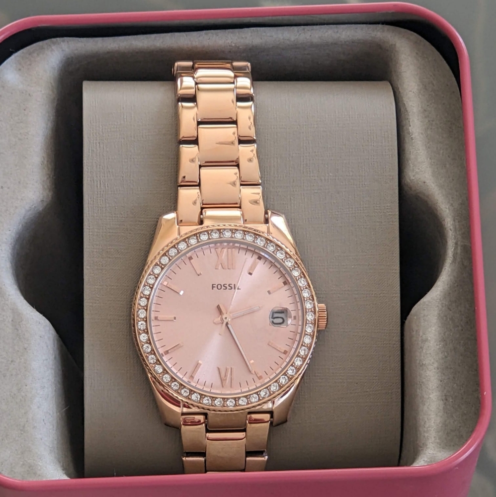 Fossil Women’s Scarlette Rose Gold Dial Watch